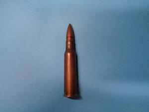 Учебен с ударена капса, калибър 7.62 x 54 мм с червен лак на куршума, със стоманен сърдечник